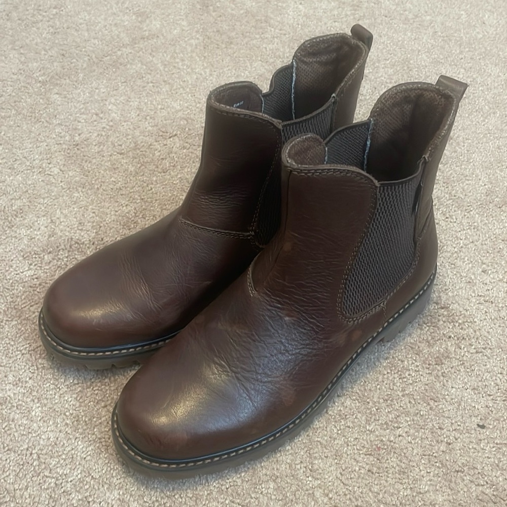 Eastland brand pull on boots